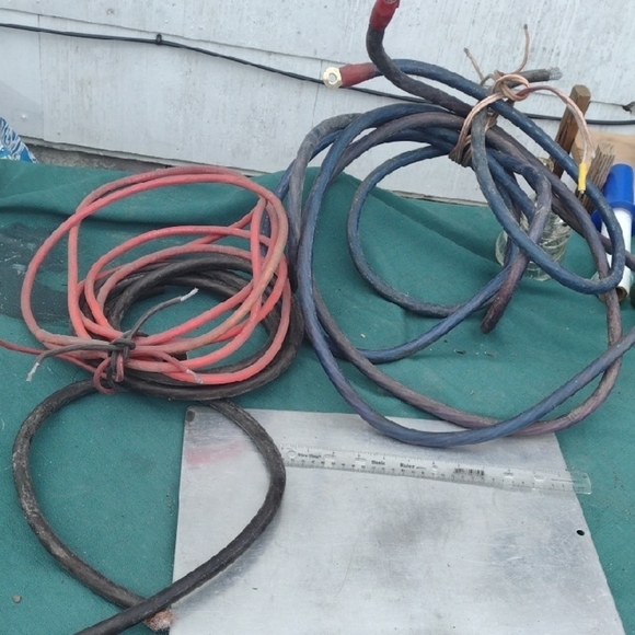 Bullz Audio Xtreme Twisted Heavy Duty Audio Cables - Red and Black 50' - Picture 1 of 6